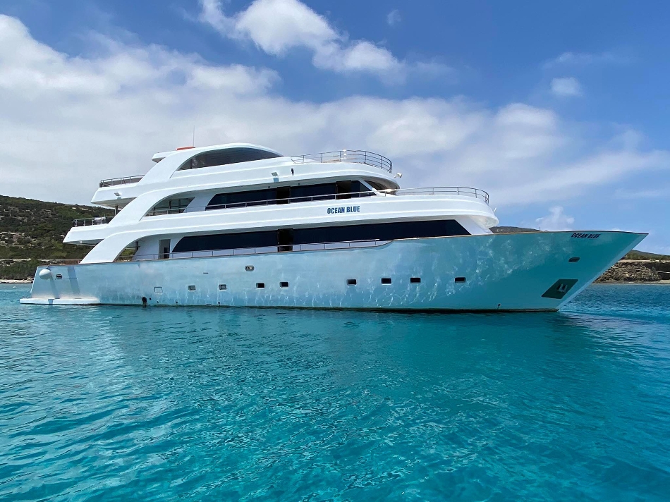 Gallery image 2: adg-exclusive-yacht-weddings-ltd