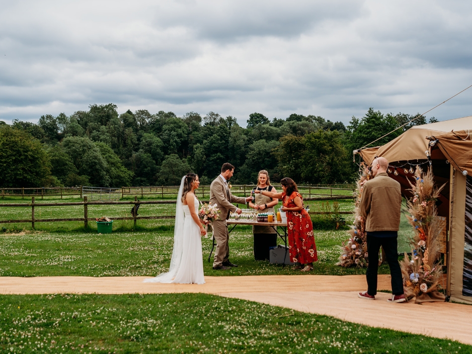 Gallery image 12: the-wedding-hand