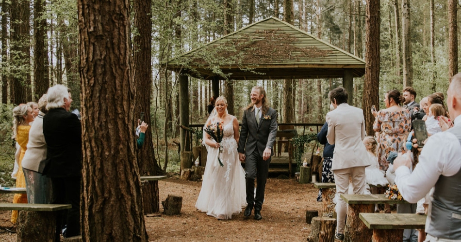 Image 1: The Wedding Hand