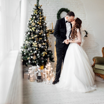 How to incorporate Christmas into your big day