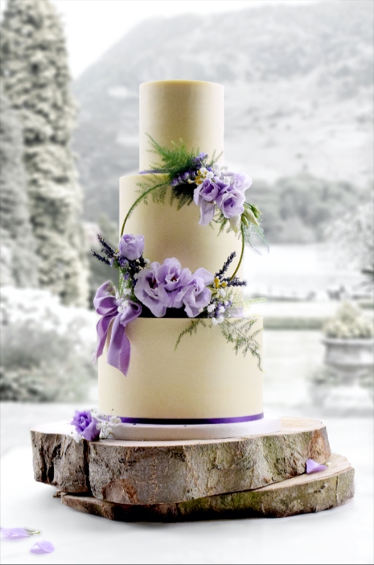 We asked Claire Houghton-Byers from Mama Cakes how you can choose a cake on a budget: Image 1
