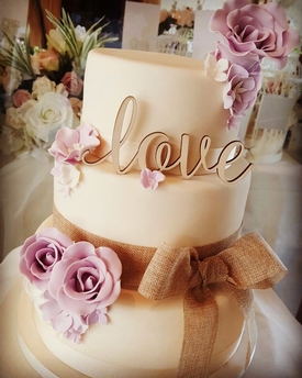 Louise Rowley from Elegant Cake Designs by Lou reveals how you can incorporate the season into your big-day cake: Image 1