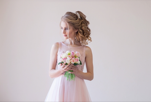 Make-up artist, Donna Myers, reveals what styles suit a rustic wedding: Image 1