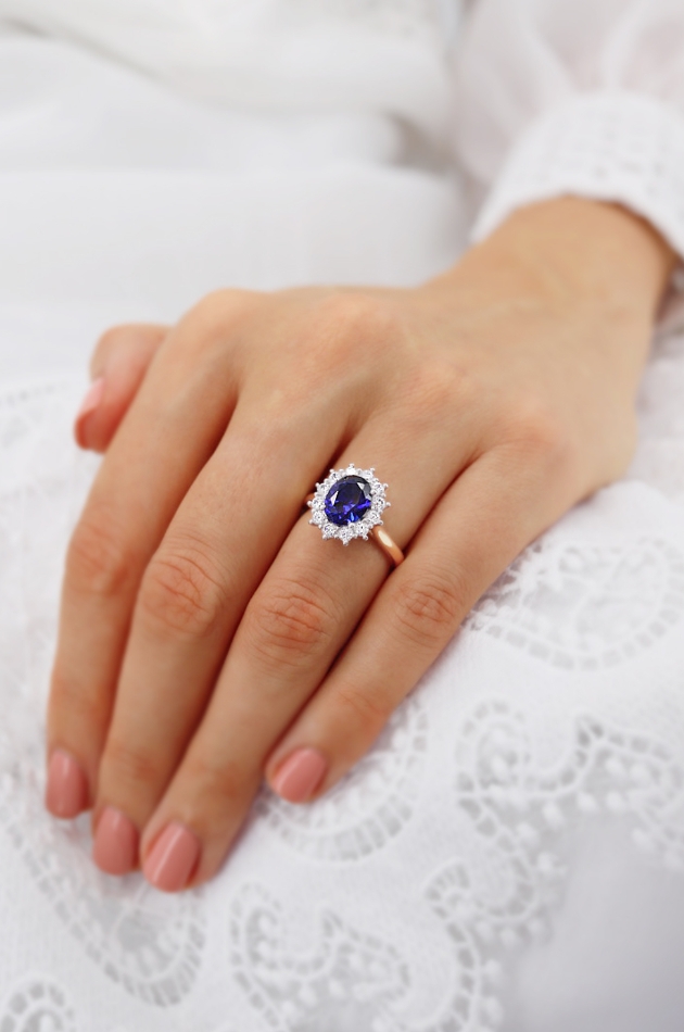 Diamond ring on a women's hand
