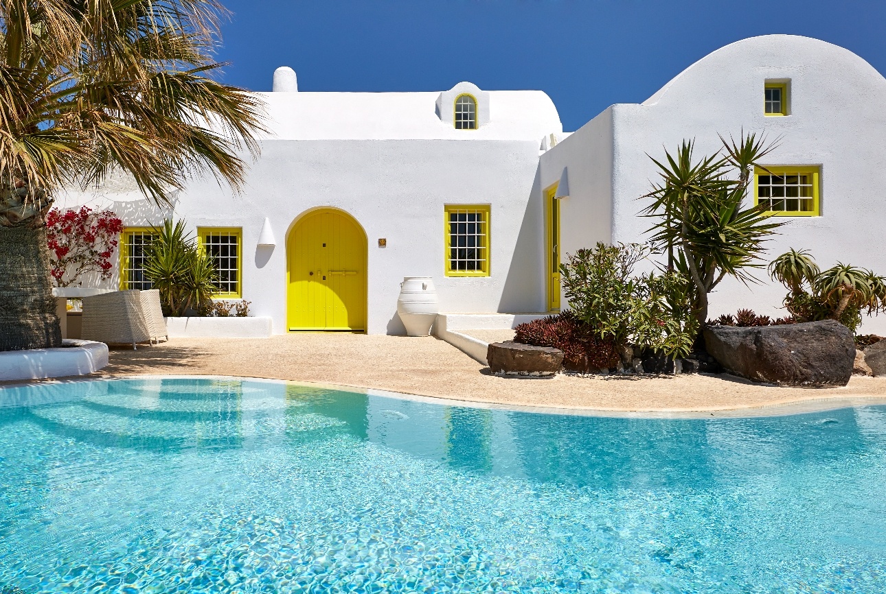 Villa Mellow white with yellow door and windows