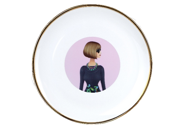 white plate with gold edge with anna wintour in the centre