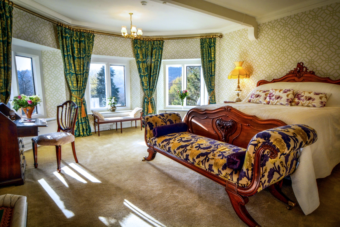 grand manor house bedroom