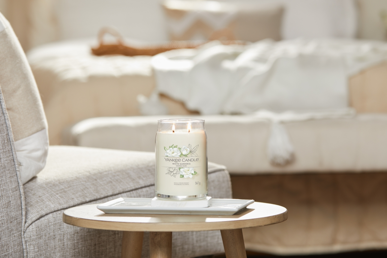  Yankee Candle white jar in home