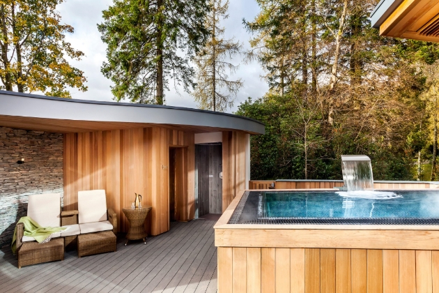 HOT TUB AND DAY BEDS